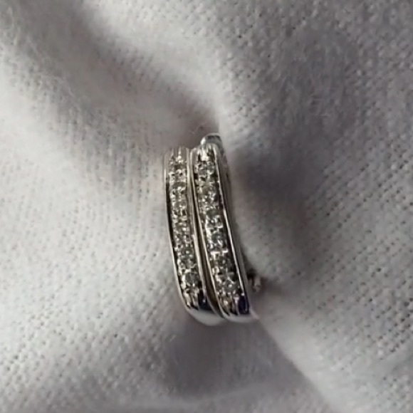 💕HP💕 18k white gold Diamond earrings purchased in Italy 🇮🇹 - appraisal included - Picture 17 of 17